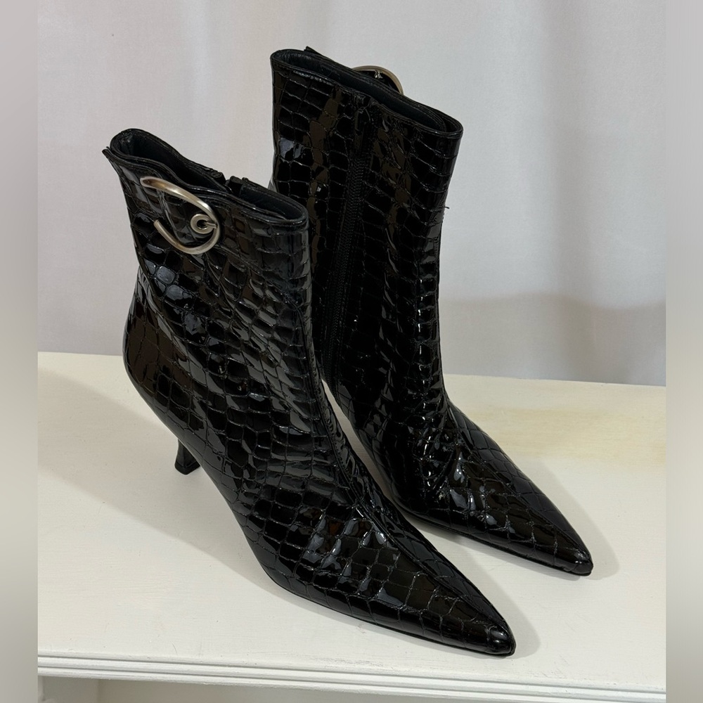 NWT: Stuart Weitzman Buckleboot Black Sioux Croco booties
